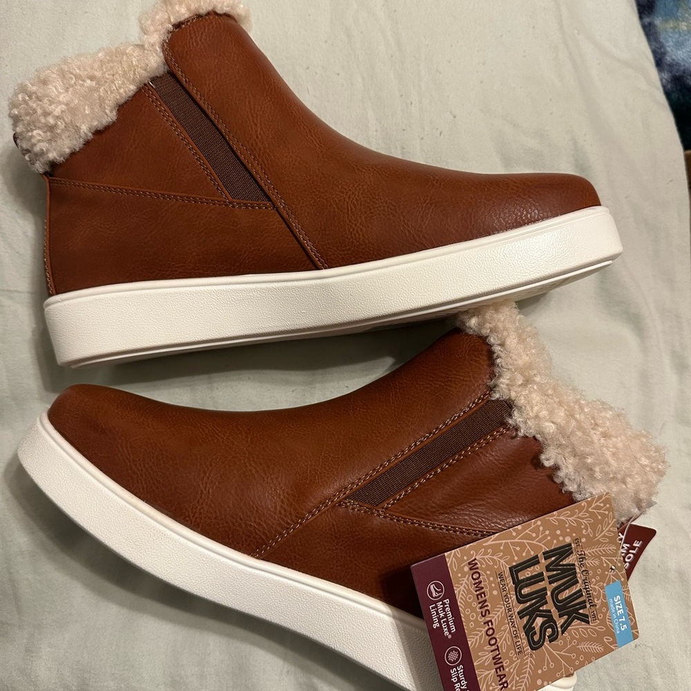 Muk Luks Women's Tan Ankle Boots with Cream fur Lining